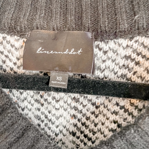 Line and Dot Helena Sweater - Picture 2 of 7